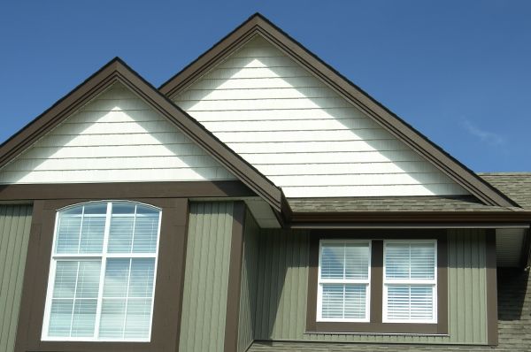 Cost of Vertical Vinyl Siding Repair in Dayton