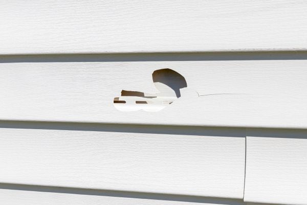 Cost of White Vinyl Siding Repair in Dayton